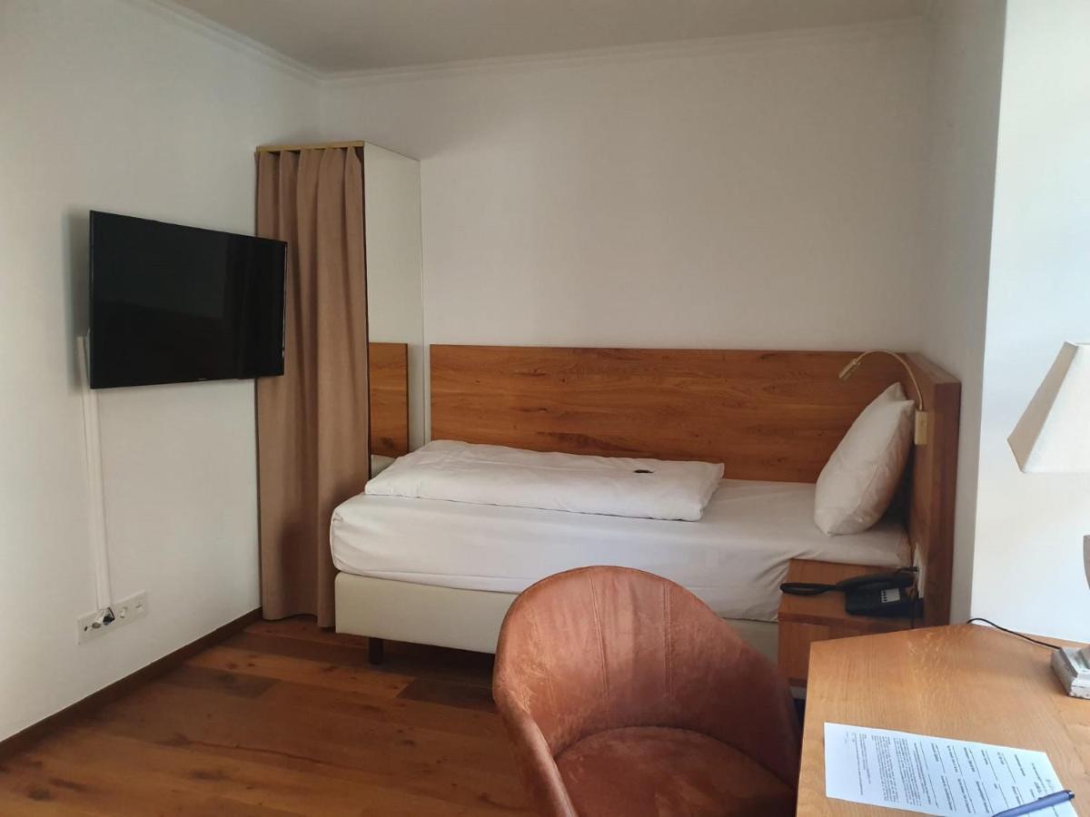Hotel Schierlinger Braeustueberl Esterno foto